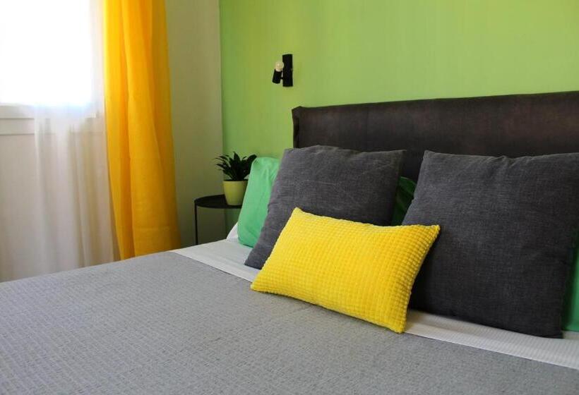 اتاق استاندارد با بالکن, Citroom Green City Rooms