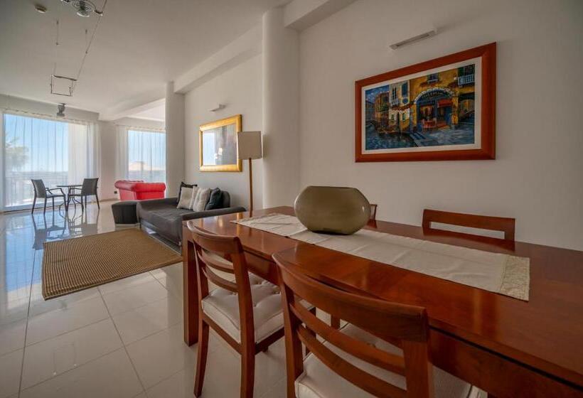 اتاق لوکس با بالکن, Villa Floyd Charming Rooms B&b