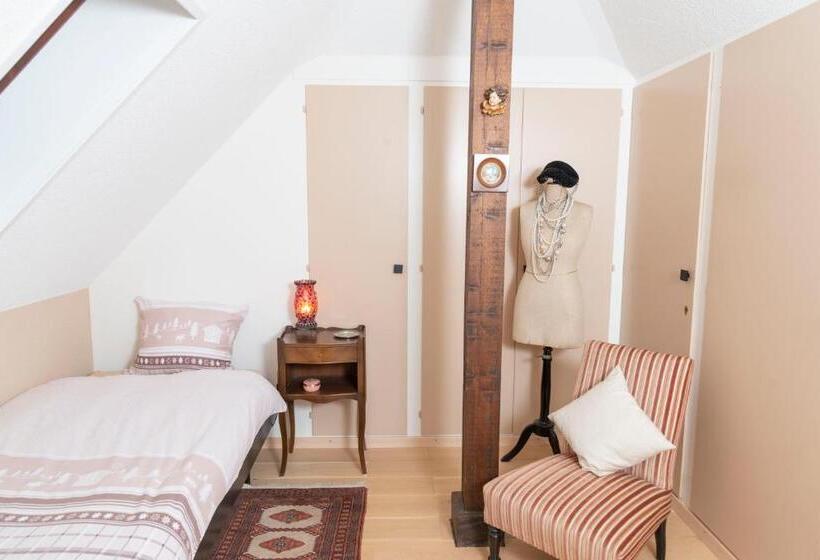 اتاق خانوادگی, B&b L Eden