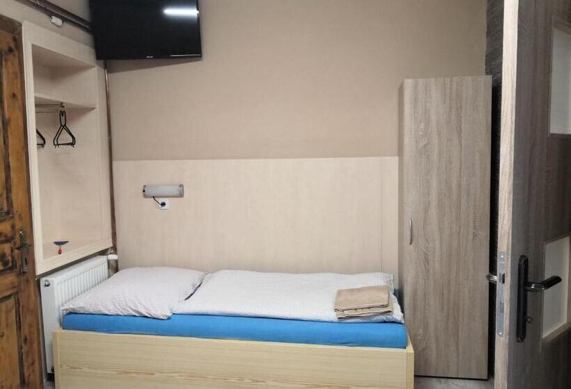 חדר סטנדרט לשלושה עם מרפסת, Penzion U šmídů Náměstí