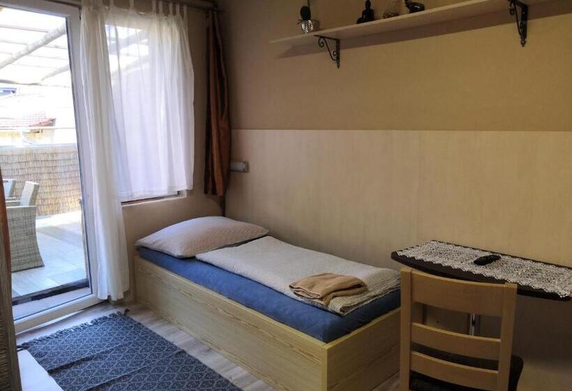 חדר סטנדרט לשלושה עם מרפסת, Penzion U šmídů Náměstí