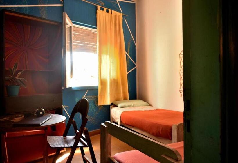 اتاق استاندارد با سرویس بهداشتی مشترک, Hostel Joven Casa Reggae