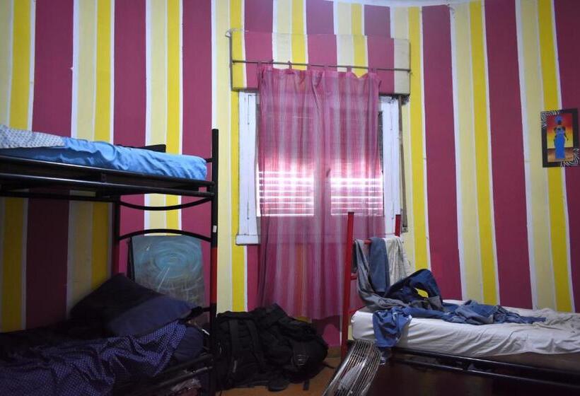 Bed in Shared Room with Shared Bathroom, Hostel Joven Casa Reggae