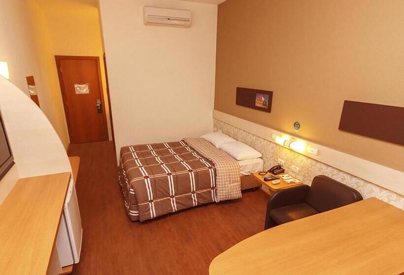 غرفة قياسية, Strassen