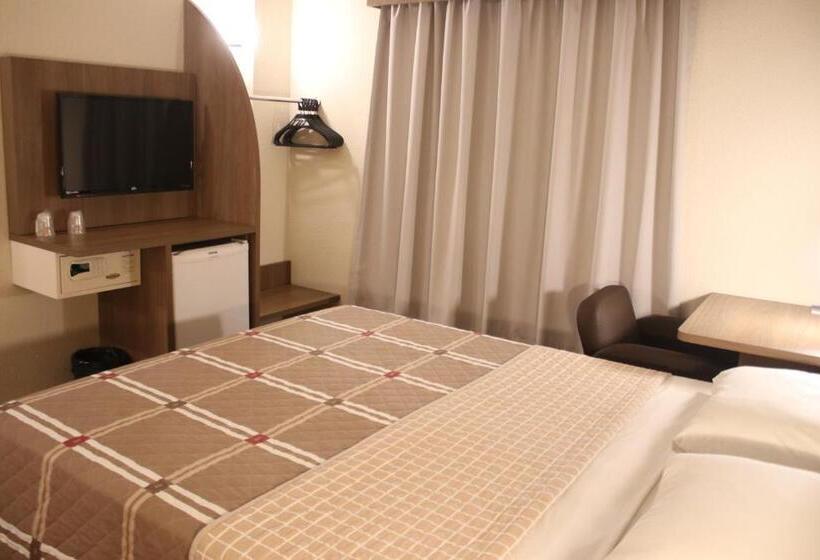 غرفة قياسية, Strassen