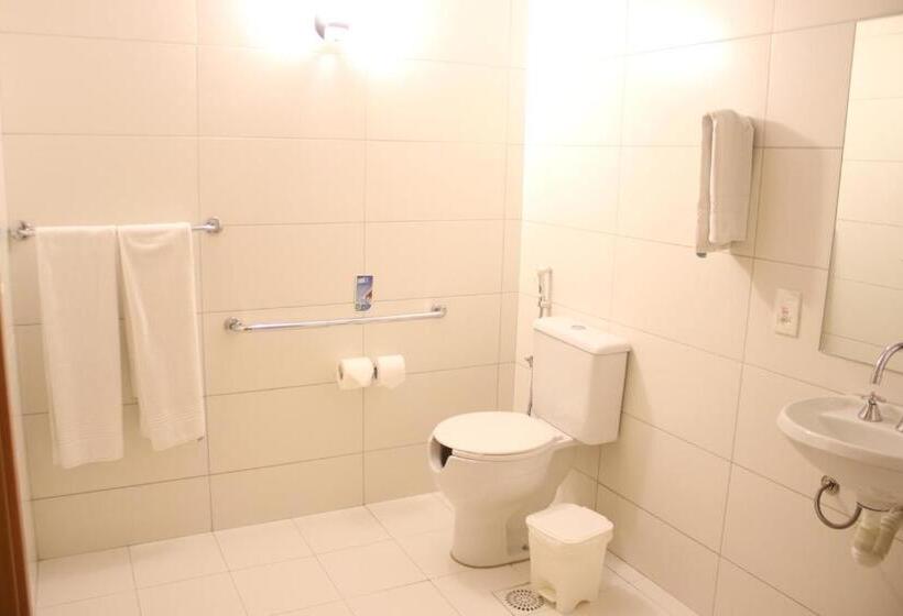 غرفة قياسية, Strassen