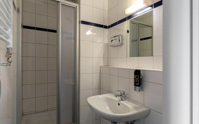 共用房间的床, a&o Stuttgart City