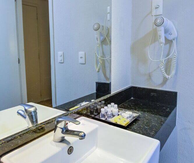 スーペリアトリプルルーム, Viale Tower