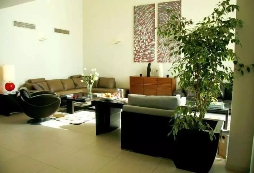 کلبه ییلاقی, The Sealoft Boutique Chalets