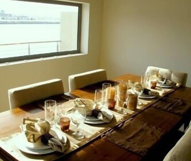 کلبه ییلاقی, The Sealoft Boutique Chalets