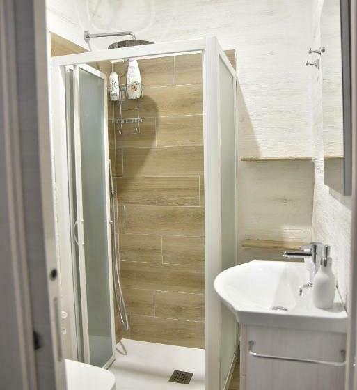 غرفة قياسية ثلاثية, B&b Stella