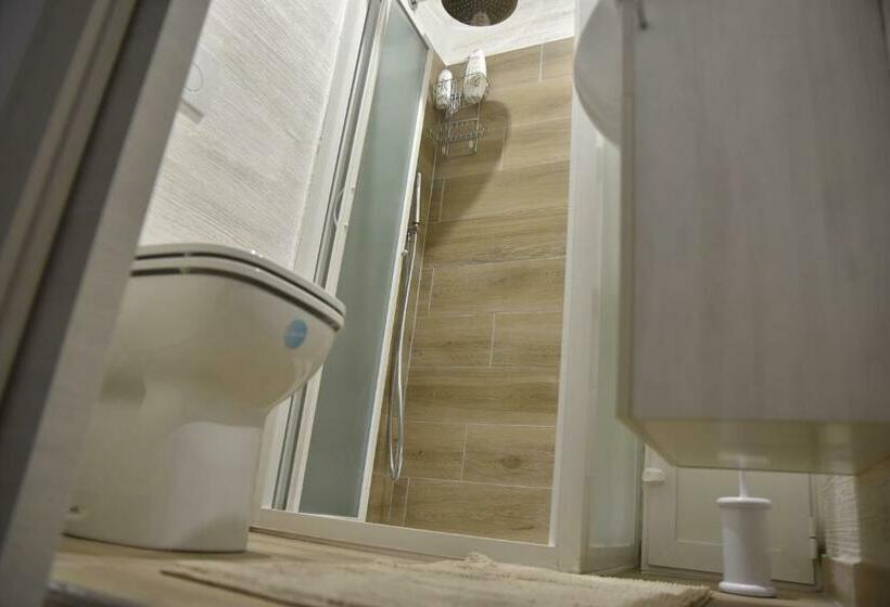 غرفة قياسية ثلاثية, B&b Stella