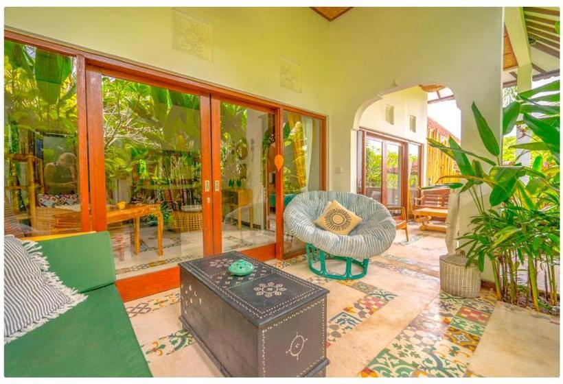 בונגלו משפחתי, Sriyana Uluwatu