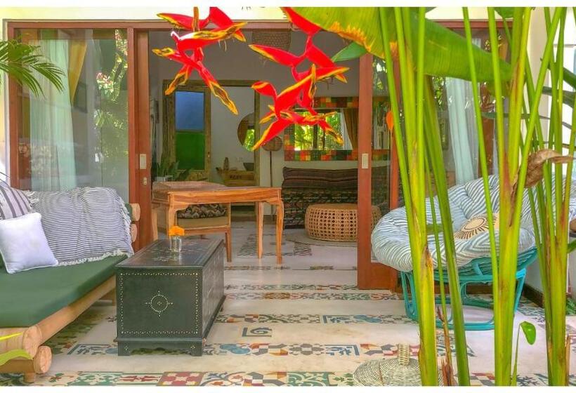 בונגלו משפחתי, Sriyana Uluwatu