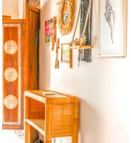 בונגלו משפחתי, Sriyana Uluwatu