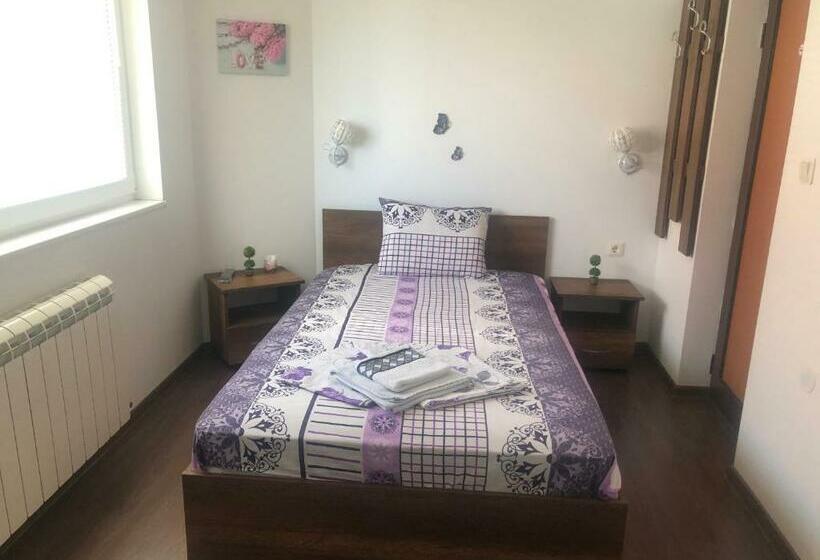 اتاق استاندارد با بالکن, къща за гости радина