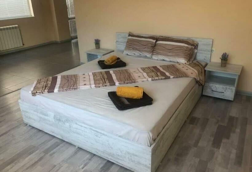 آپارتمان 1 خوابه با چشم‌انداز, къща за гости радина