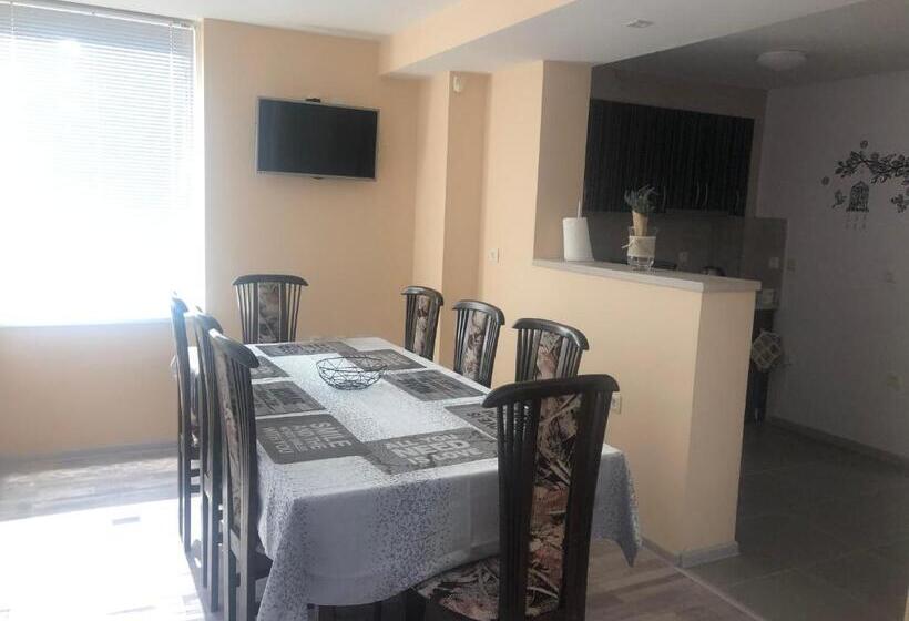 آپارتمان 1 خوابه با چشم‌انداز, къща за гости радина