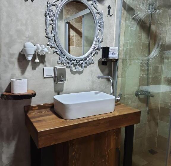 اتاق لوکس سه تخته, Efli̇n Buti̇k Otel