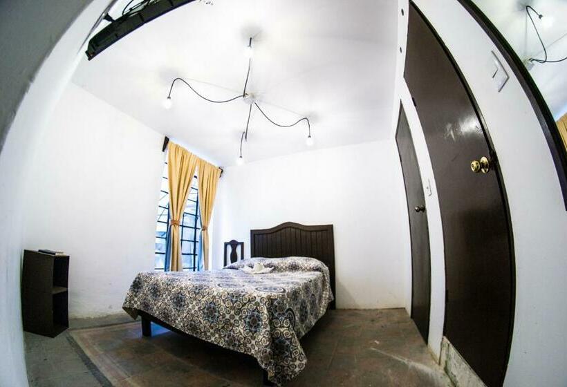 غرفة قياسية, La Fuente Catedral