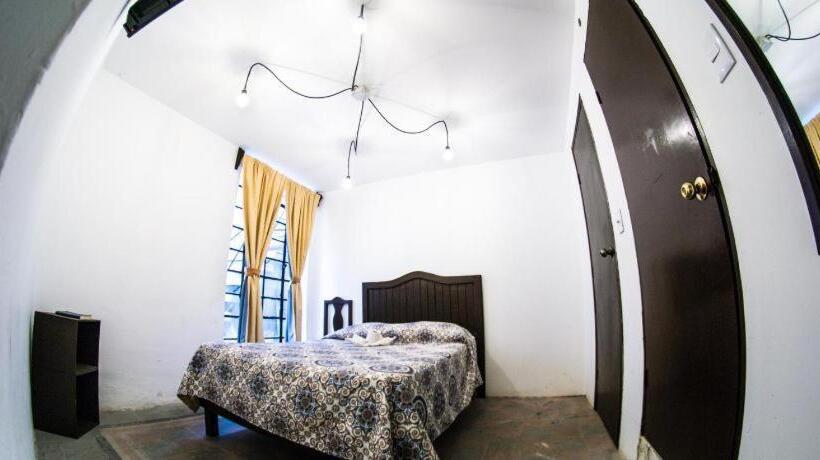 غرفه قياسيه سريرين مزدوجين, La Fuente Catedral