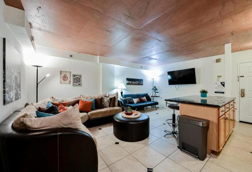 آپارتمان لوکس 1 خوابه, Stripviewsuites At Jockey Club