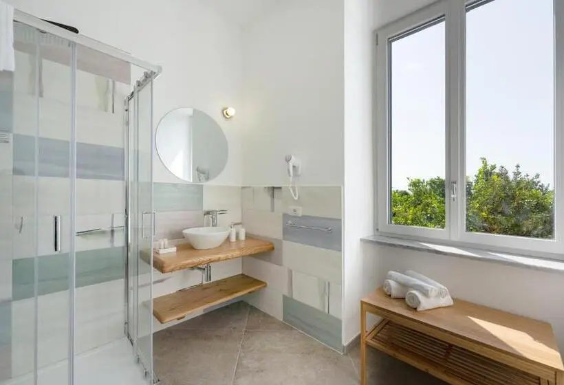 片側に海が見えるデラックスルーム, Villa Caterina B&b