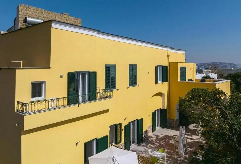 オーシャンビューのデラックストリプルルーム, Villa Caterina B&b