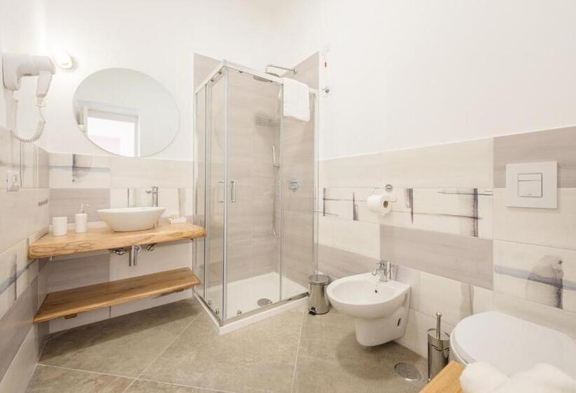 اتاق سه نفره دلوکس با چشمانداز دریا, Villa Caterina B&b