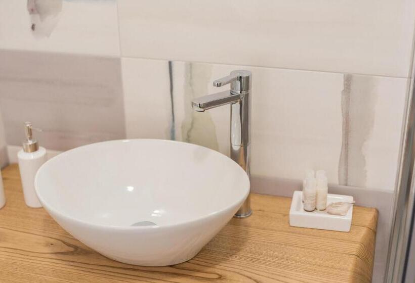 اتاق سه نفره دلوکس با چشمانداز دریا, Villa Caterina B&b