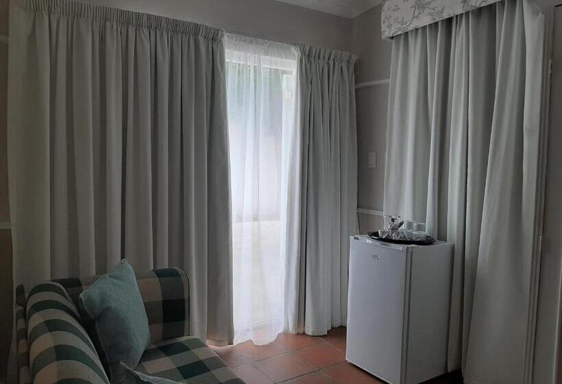 חדר סטנדרט לשלושה, De Graaff Manor