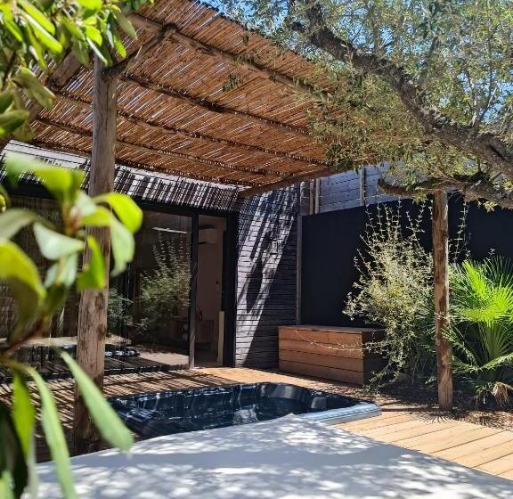 Люкс с гидромассажем, Hôtel Les Suites Du Maquis