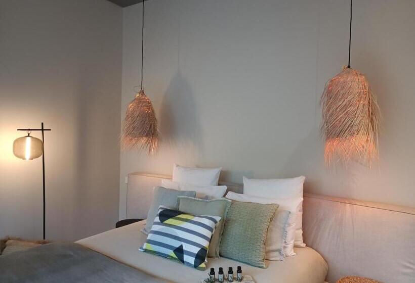 Люкс с гидромассажем, Hôtel Les Suites Du Maquis