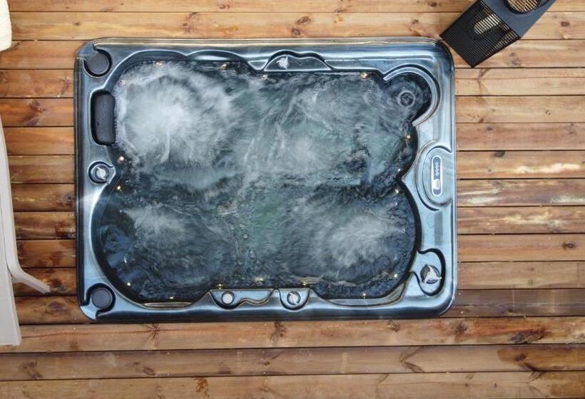 Люкс с гидромассажем, Hôtel Les Suites Du Maquis