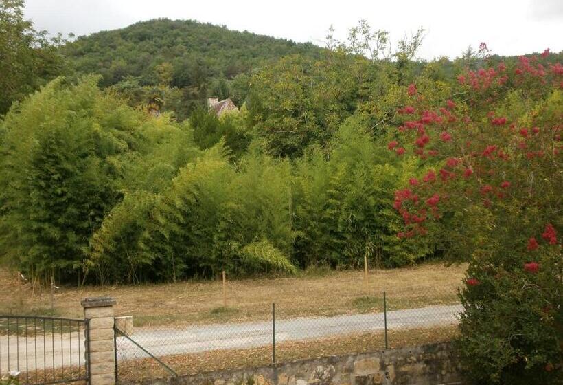 Номер Стандарт Вид на Сад, Les Noyers