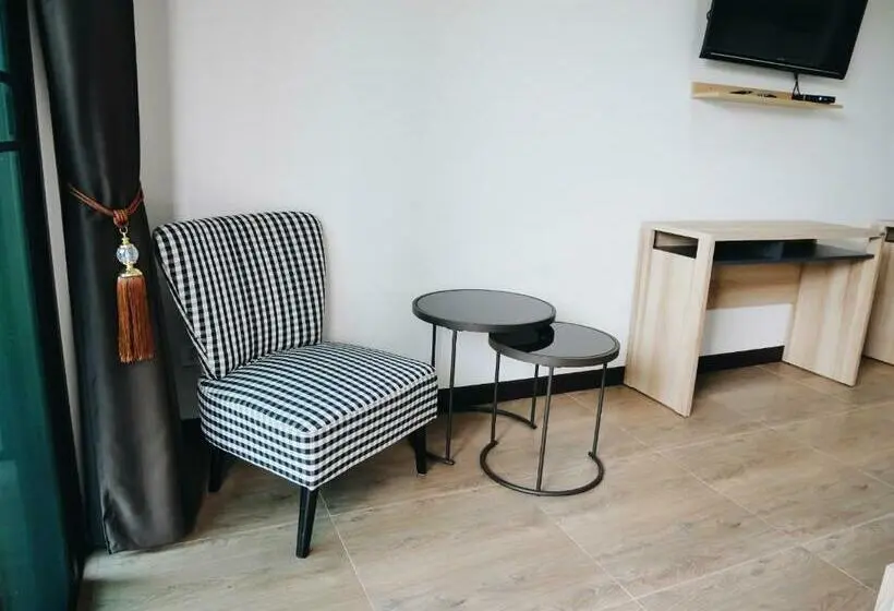 バルコニー付きデラックスルーム, บ้านเพลิน
