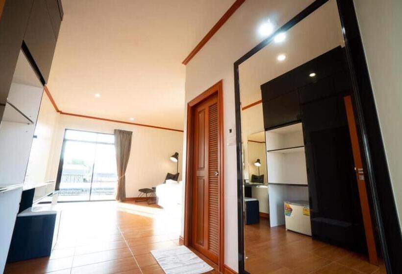 발코니 디럭스 룸, Baan Anong