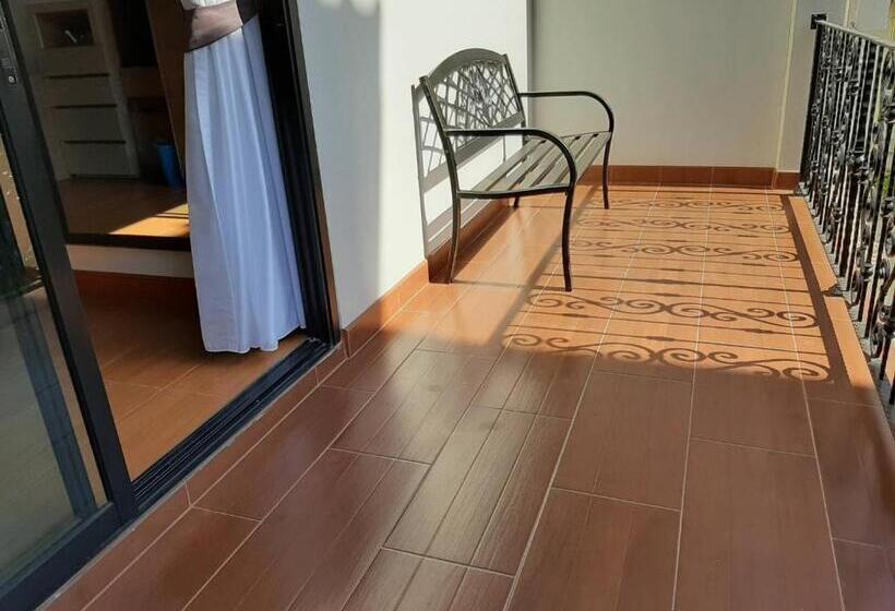 디럭스 룸 킹사이즈 침대, Baan Anong