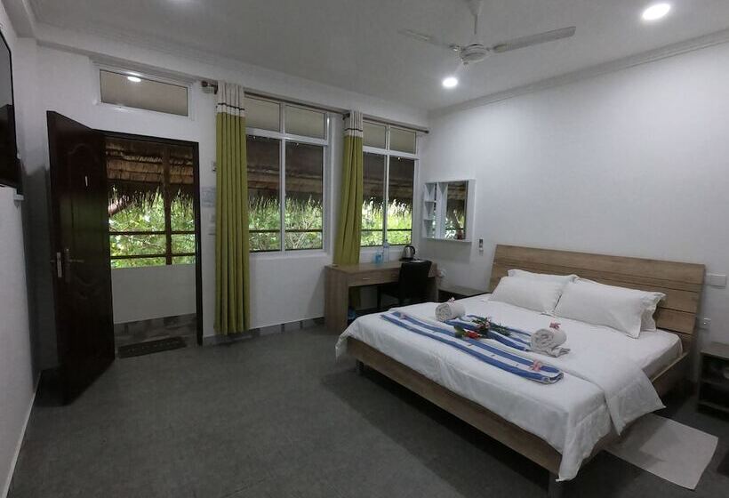 اتاق خانوادگی, Dhangethi Inn