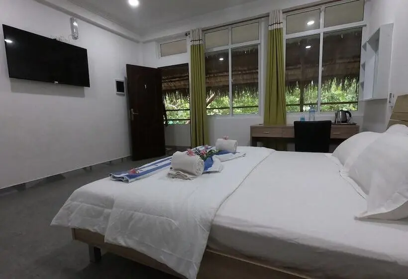 اتاق خانوادگی, Dhangethi Inn