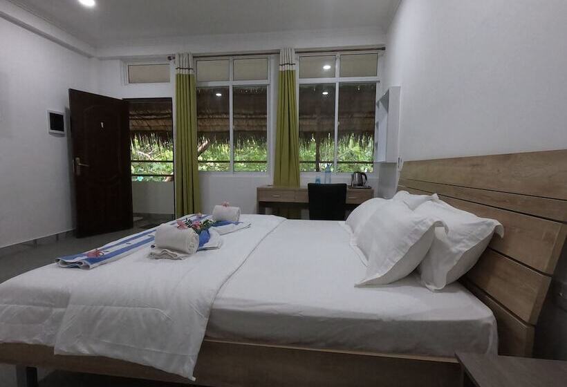 اتاق خانوادگی, Dhangethi Inn