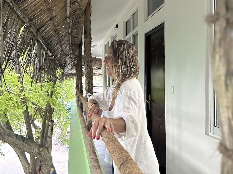 اتاق لوکس, Dhangethi Inn