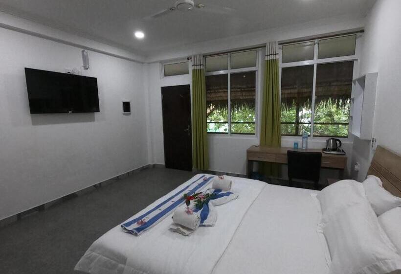 اتاق خانوادگی, Dhangethi Inn