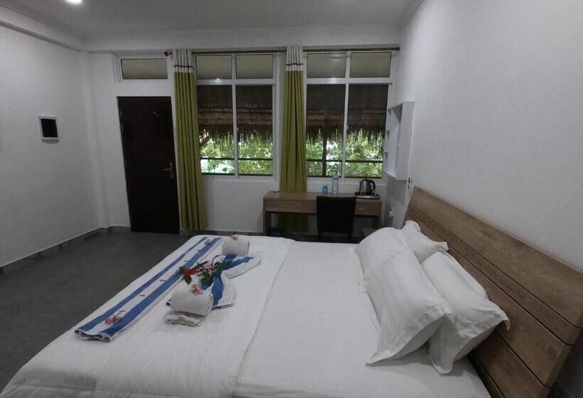 اتاق خانوادگی, Dhangethi Inn