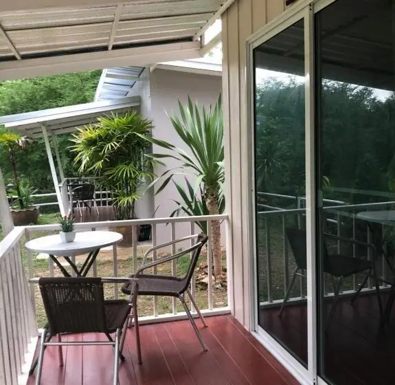 キングサイズベッドのスタンダードルーム, ทับศิลารีสอร์ท Tubsila Resort
