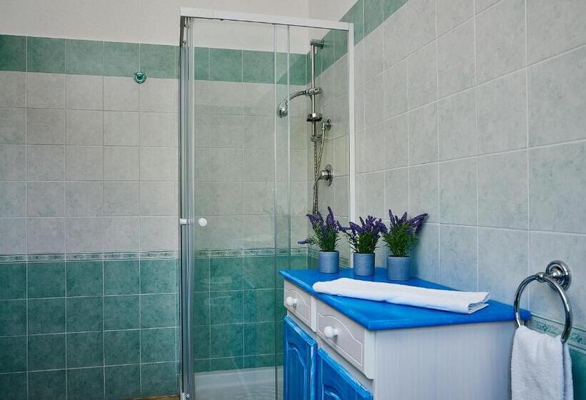 اتاق راحتی سه تخته, B&b Tiscali
