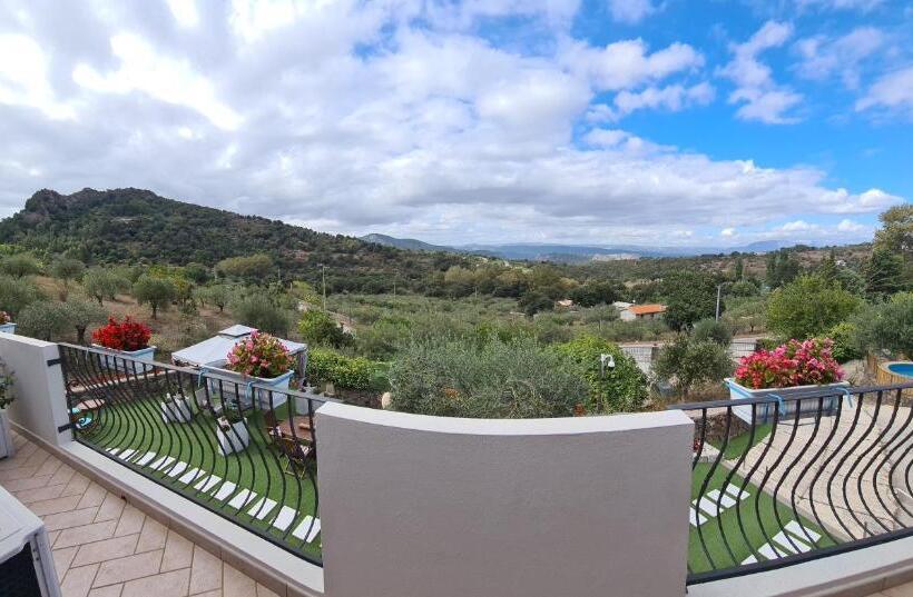 اتاق استاندارد با چشم‌انداز کوهستان, B&b Tiscali