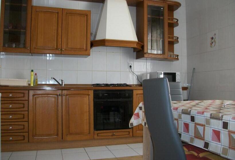 패밀리 룸, Füge Vendégház