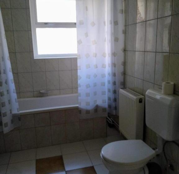 패밀리 룸, Füge Vendégház