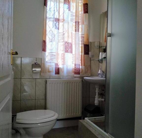 침실 3개 아파트, Füge Vendégház